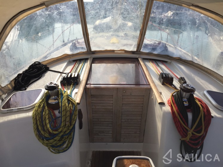Oceanis 43 - Yacht Charter Sailica