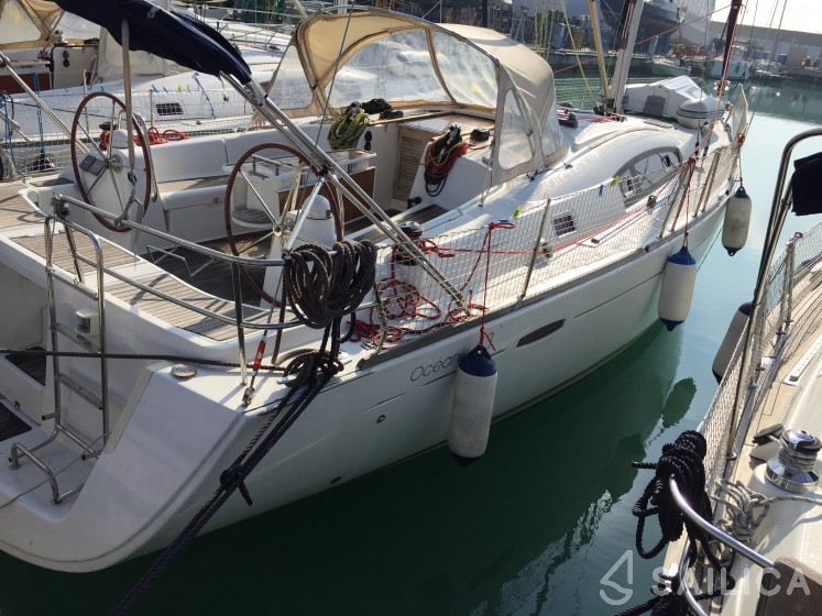 Oceanis 43 - Yacht Charter Sailica