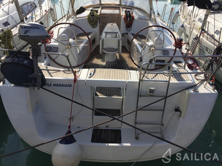 Oceanis 43 - Yacht Charter Sailica