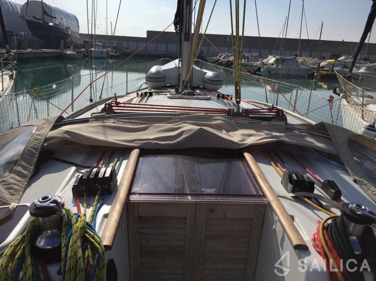 Oceanis 43 - Yacht Charter Sailica