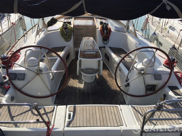 Oceanis 43 - Yacht Charter Sailica