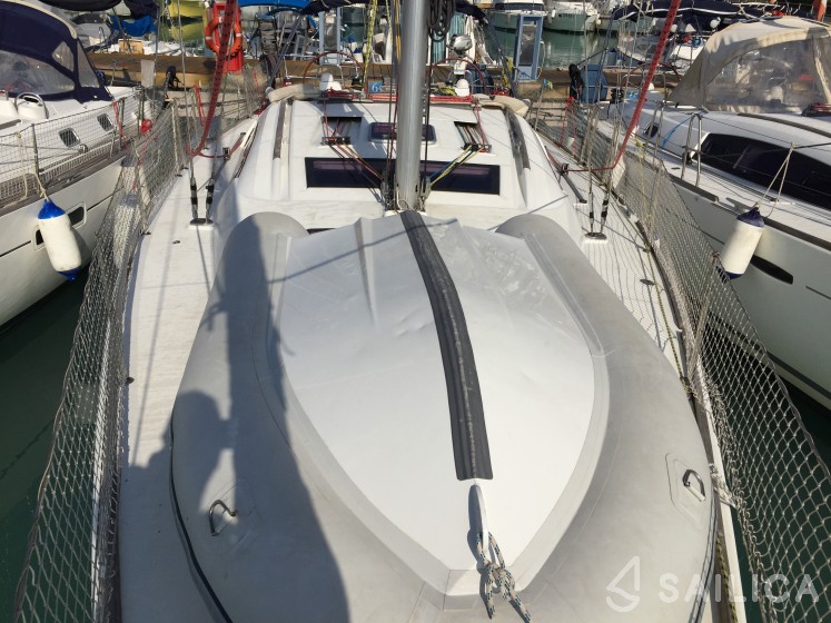 Oceanis 43 - Yacht Charter Sailica