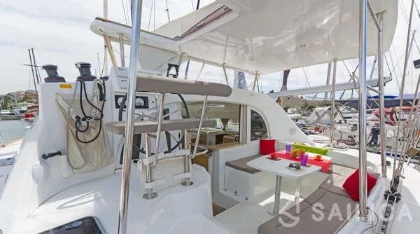 Lagoon 380 - Yacht Charter Sailica