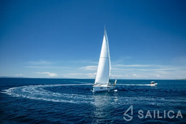 Cyclades 43.4 - Yacht Charter Sailica