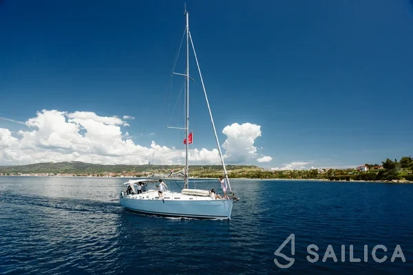 Cyclades 43.4 - Yacht Charter Sailica