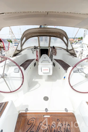 Cyclades 43.4 - Yacht Charter Sailica