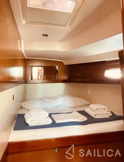 Oceanis 50 - Yacht Charter Sailica