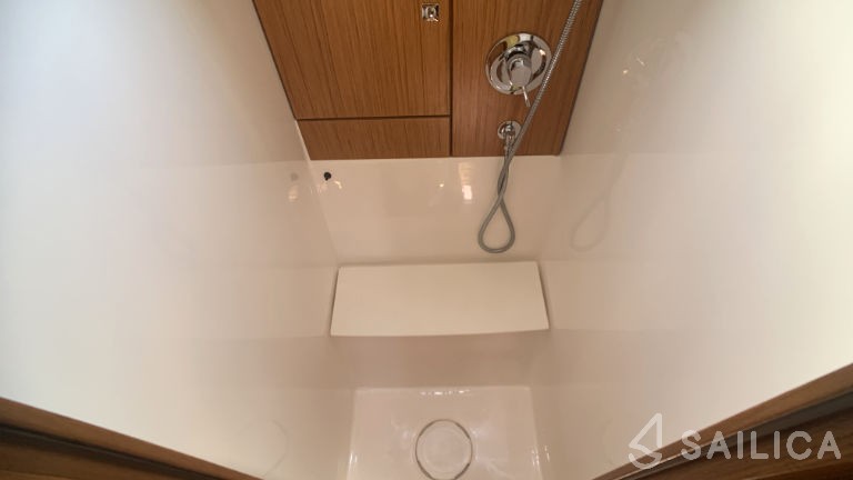 Bavaria 46 Cruiser - Yacht Charter Sailica