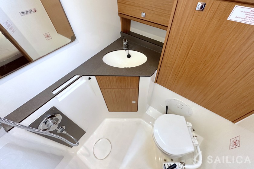 Bavaria 46 Cruiser - Yacht Charter Sailica
