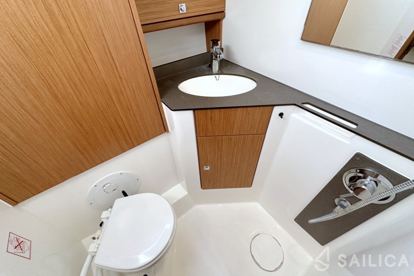 Bavaria 46 Cruiser - Yacht Charter Sailica