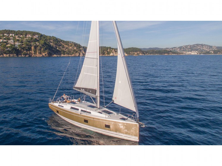 Hanse 418 - Yacht Charter Sailica