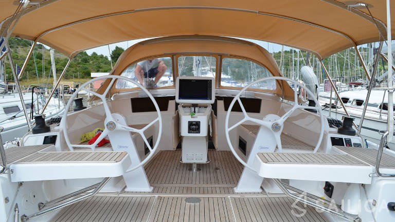 Hanse 418 - Yacht Charter Sailica