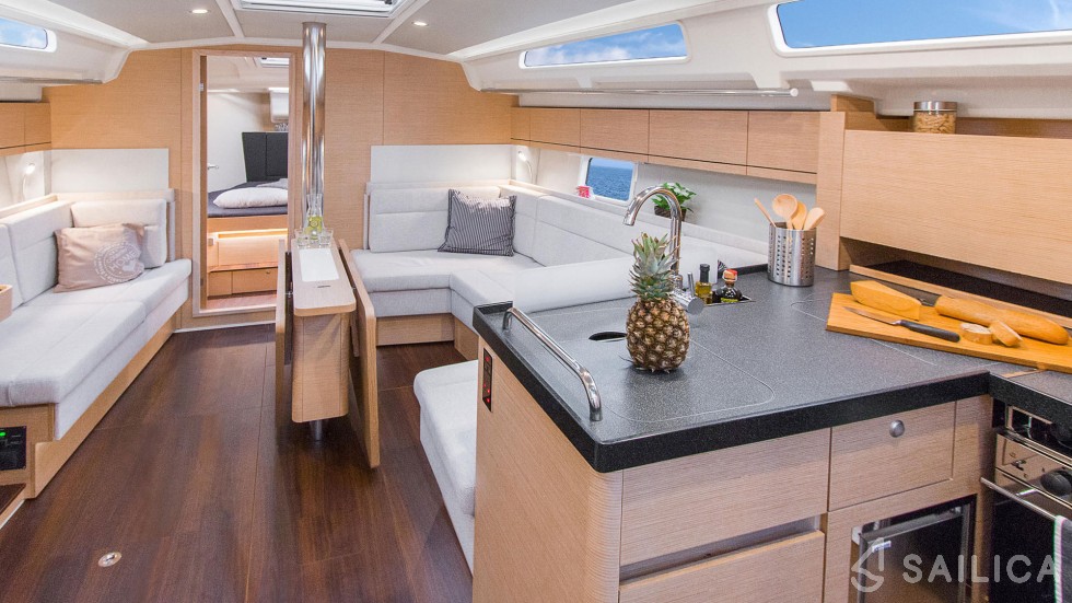 Hanse 418 - Yacht Charter Sailica