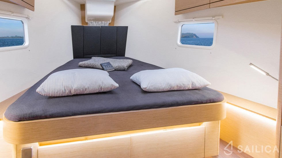 Hanse 418 - Yacht Charter Sailica