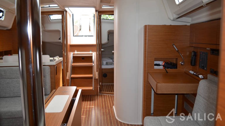 Hanse 418 - Yacht Charter Sailica