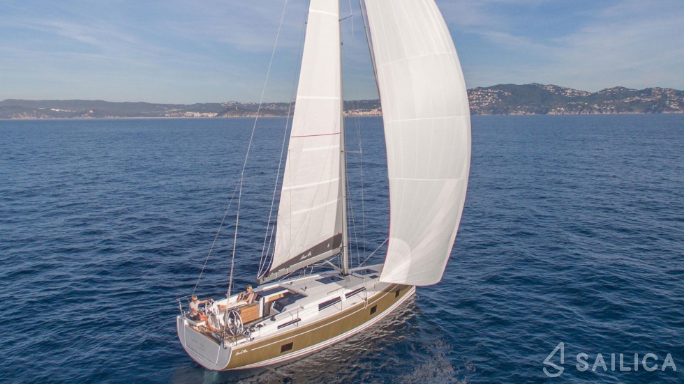 Hanse 418 - Yacht Charter Sailica