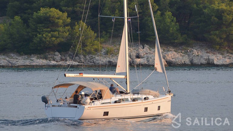 Hanse 418 - Yacht Charter Sailica