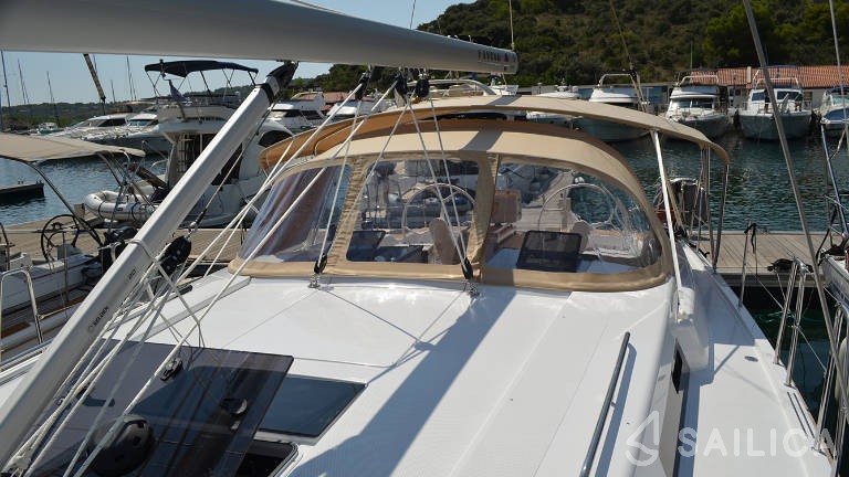Hanse 418 - Yacht Charter Sailica