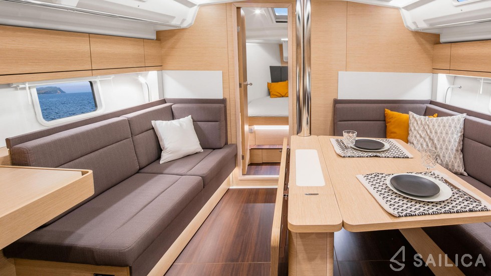 Hanse 418 - Yacht Charter Sailica