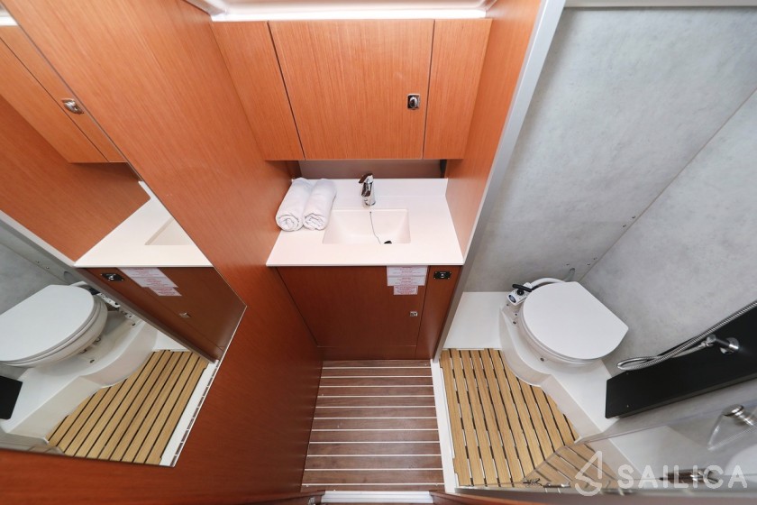Bavaria C42 - Yacht Charter Sailica