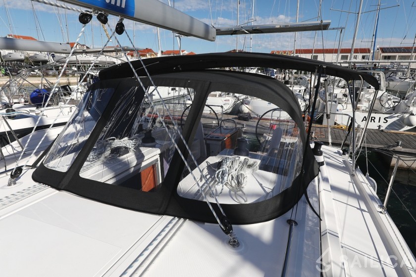 Bavaria C42 - Yacht Charter Sailica