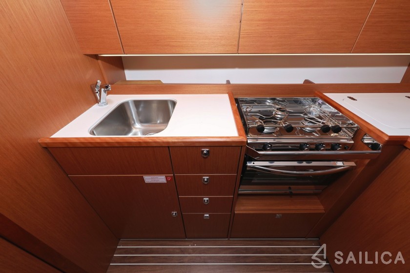 Bavaria C42 - Yacht Charter Sailica