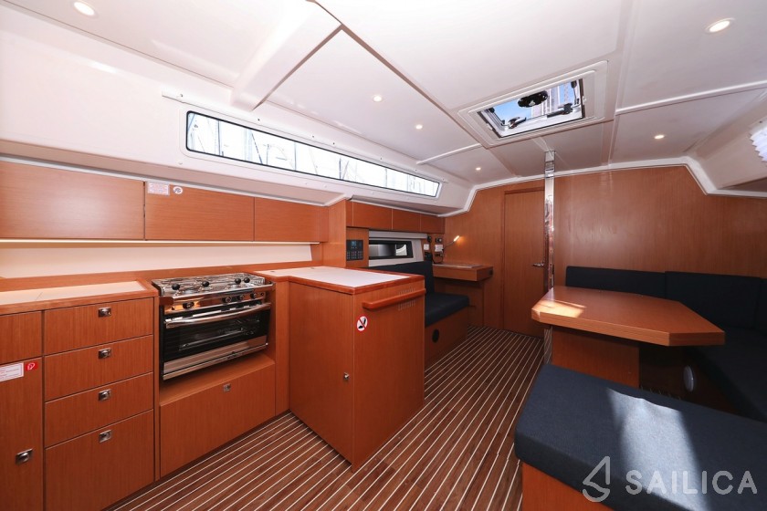 Bavaria C42 - Yacht Charter Sailica