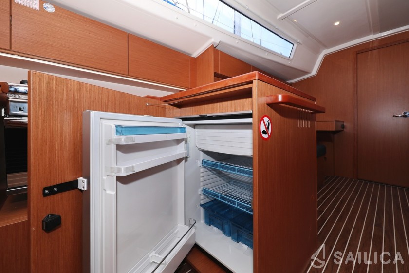 Bavaria C42 - Yacht Charter Sailica