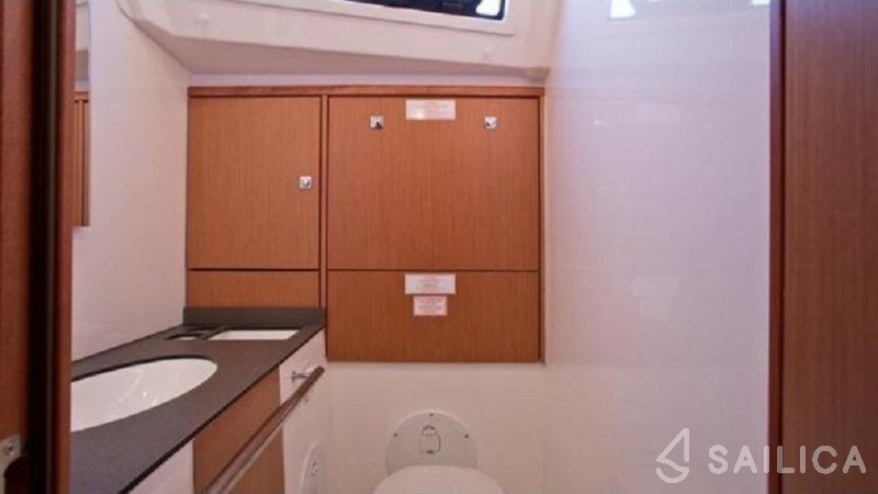 Bavaria 46 Cruiser - Yacht Charter Sailica