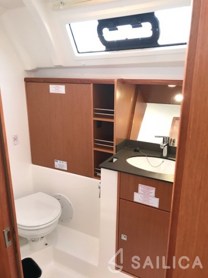Bavaria Cruiser 41 - Yacht Charter Sailica
