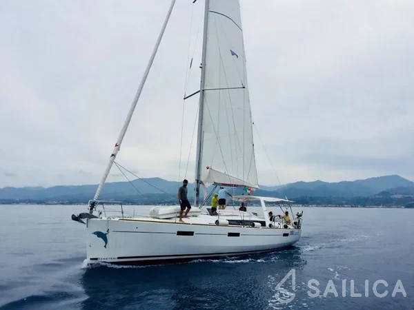Oceanis 45 - Yacht Charter Sailica