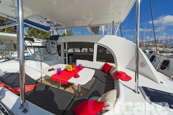 Lagoon 380 S2 - Yacht Charter Sailica