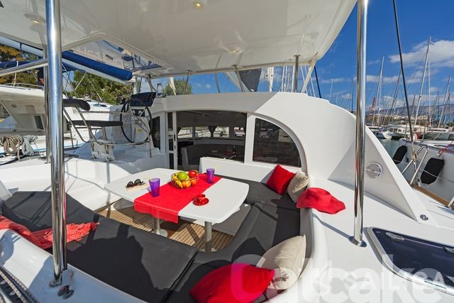 Lagoon 380 S2 - Yacht Charter Sailica