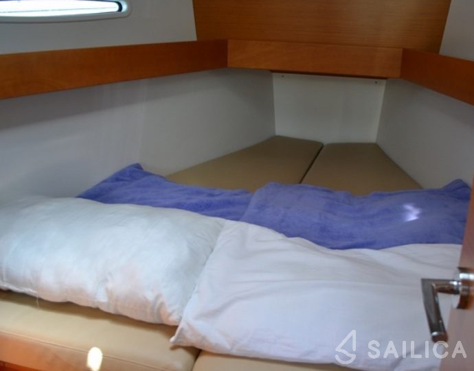 First 35 - Yacht Charter Sailica