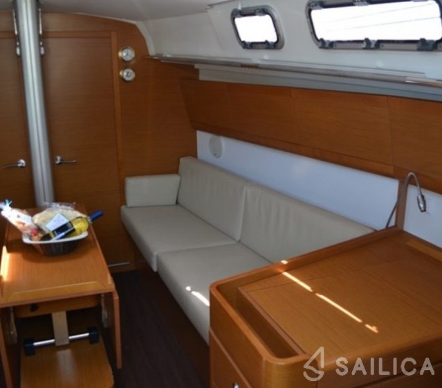 First 35 - Yacht Charter Sailica