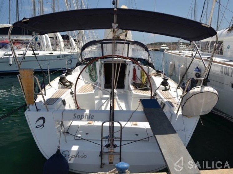 First 35 - Yacht Charter Sailica