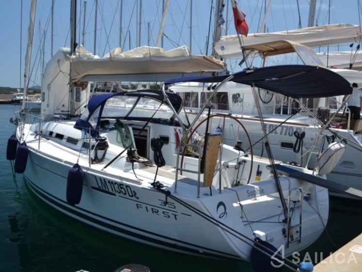 First 35 - Yacht Charter Sailica
