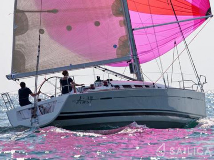 First 35 - Yacht Charter Sailica