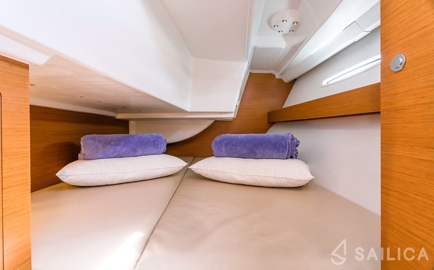 First 35 - Yacht Charter Sailica