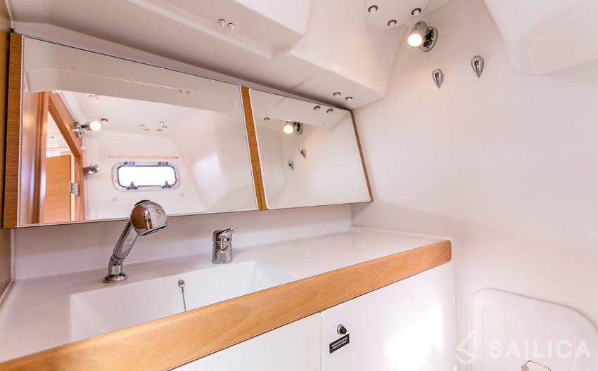 First 35 - Yacht Charter Sailica