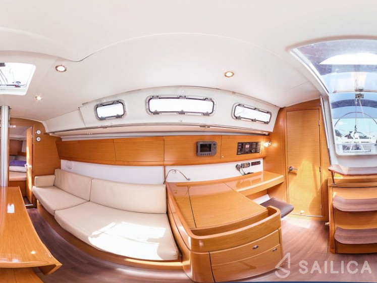 First 35 - Yacht Charter Sailica