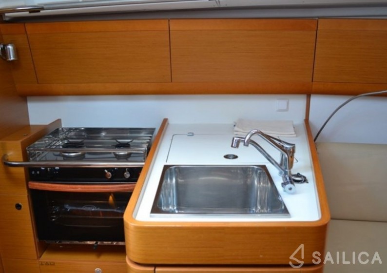 First 35 - Yacht Charter Sailica