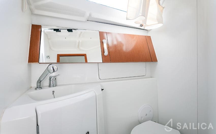 Oceanis 373 - Yacht Charter Sailica