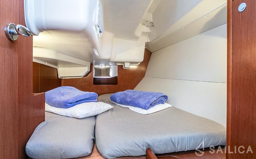 Oceanis 373 - Yacht Charter Sailica