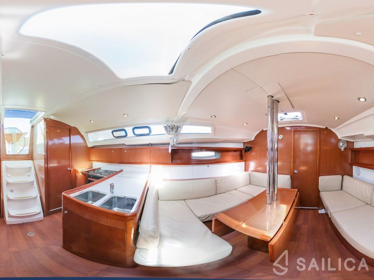 Oceanis 373 - Yacht Charter Sailica