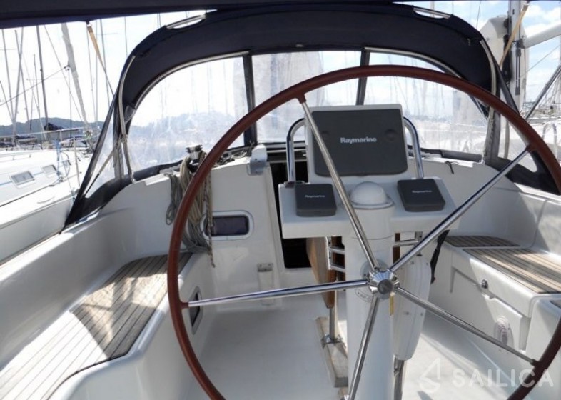 Oceanis 373 - Yacht Charter Sailica