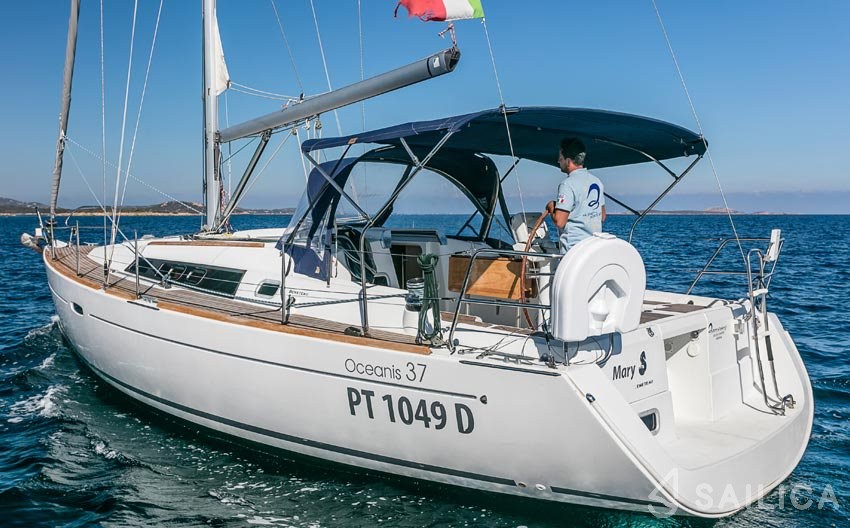 Oceanis 373 - Yacht Charter Sailica