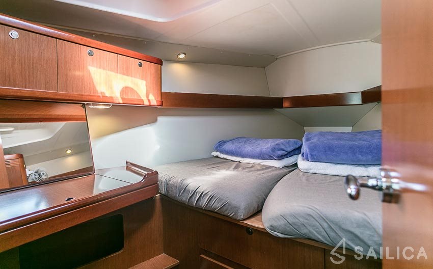 Oceanis 373 - Yacht Charter Sailica