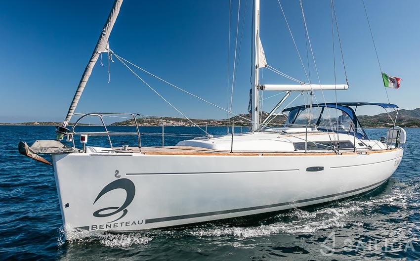 Oceanis 373 - Yacht Charter Sailica