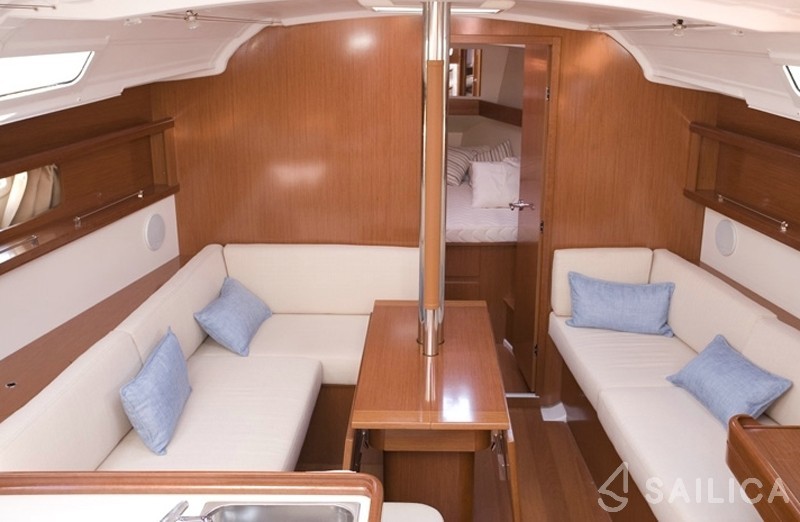 Oceanis 373 - Yacht Charter Sailica